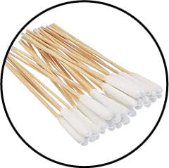 Coton-tige pour nettoyer les oreilles du chien et du chat